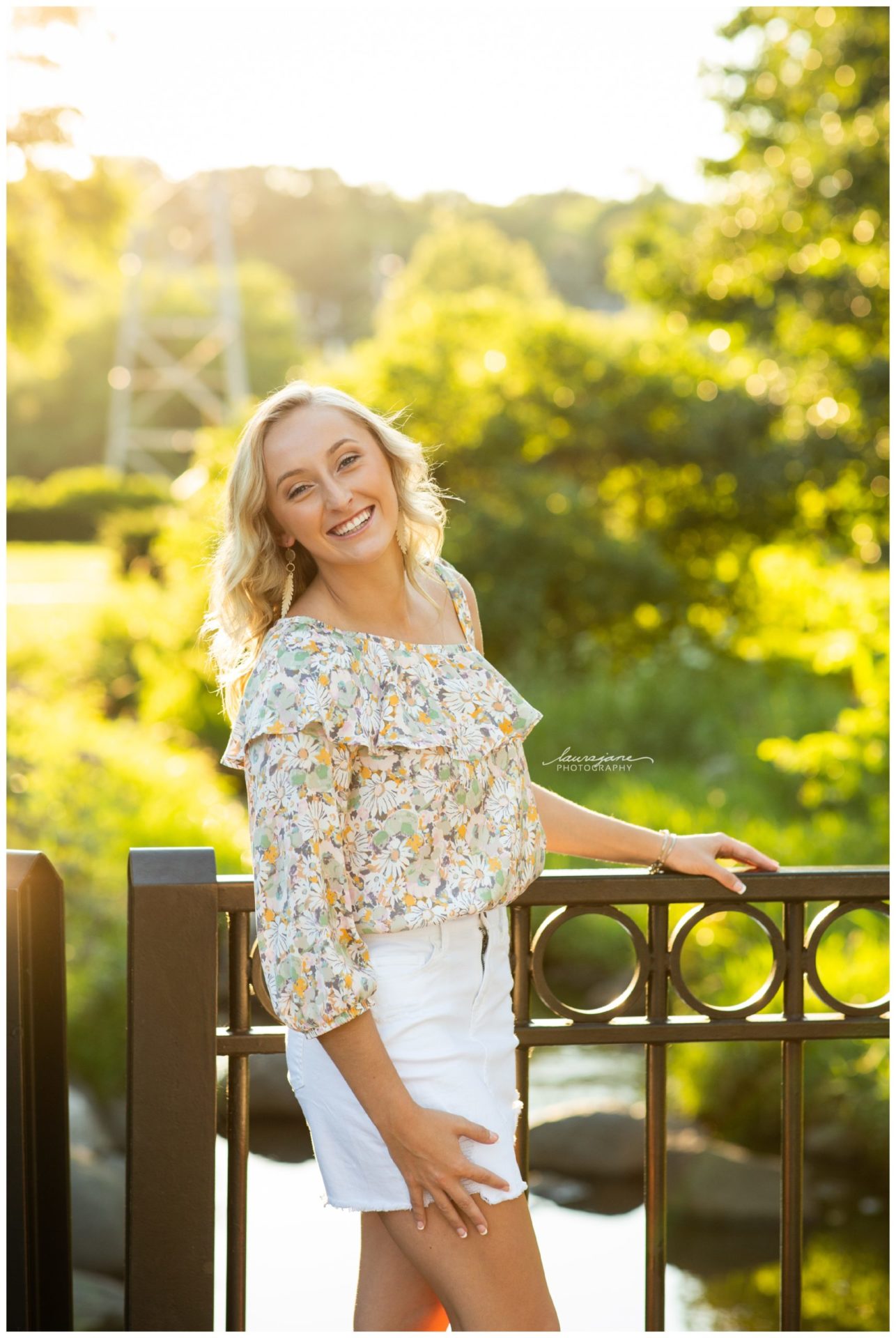 Golden hour senior picture of high school girl by LauraJane Photography
