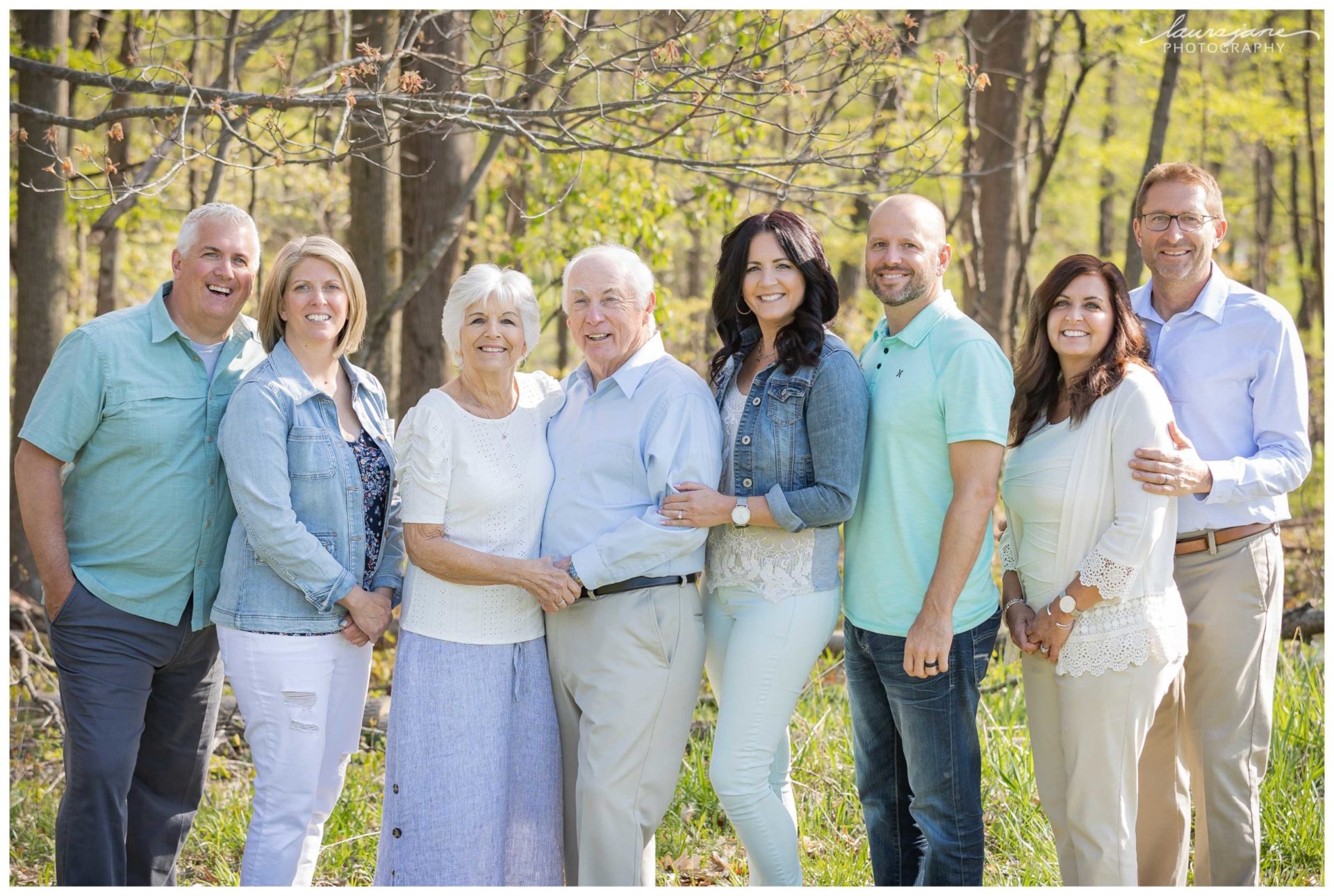 large family posing | Family picture poses, Large family photography, Large  family portraits